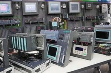 De ce este Siemens S7-400H controlerul redundant Go-To pentru aplicații industriale critice?